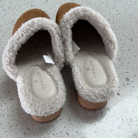 Caslon Clogs - Picture 3 of 3